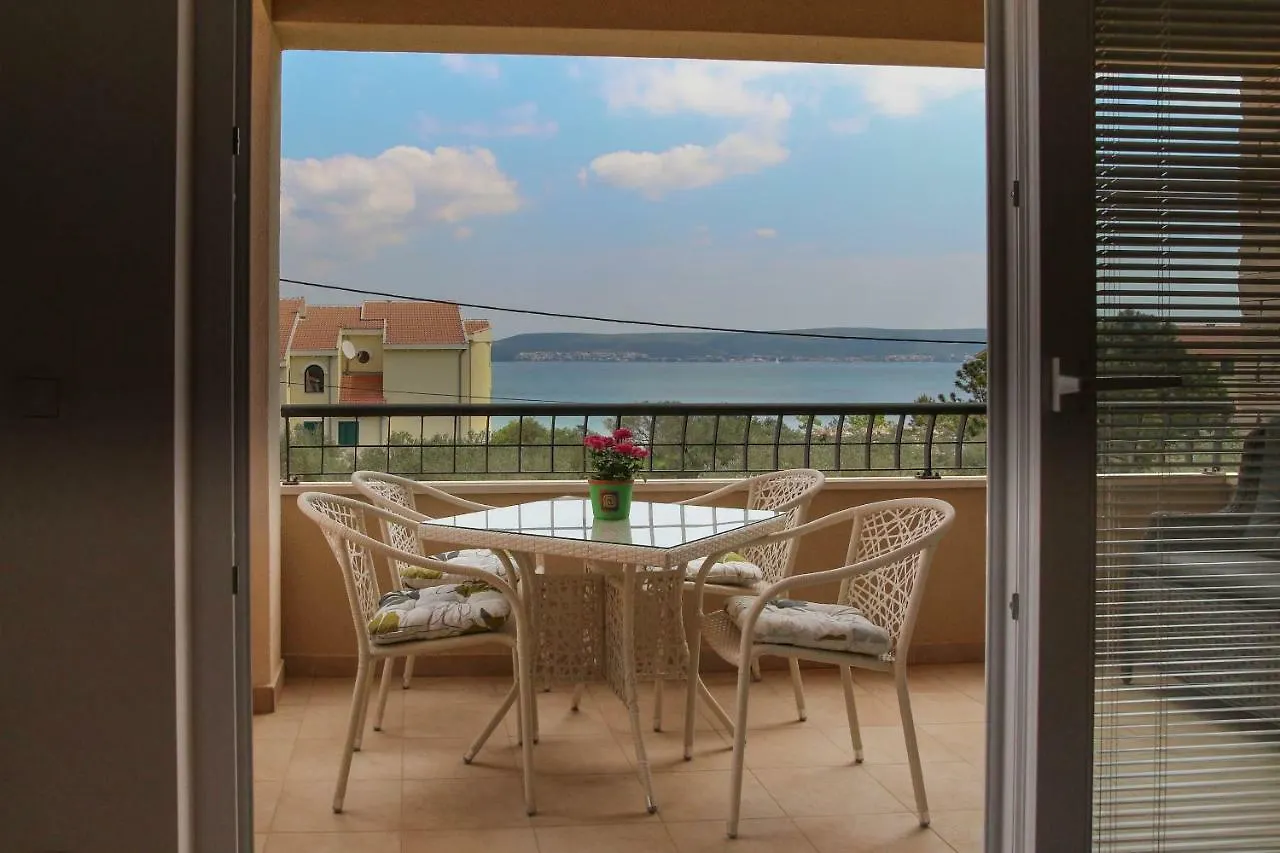 Apartments Insula Dobropoljana 0*,  Croatia